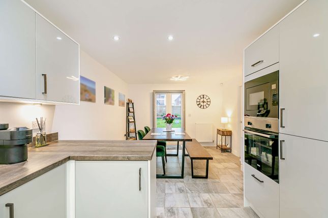 36 Lowe Lane, Castleford photo 4