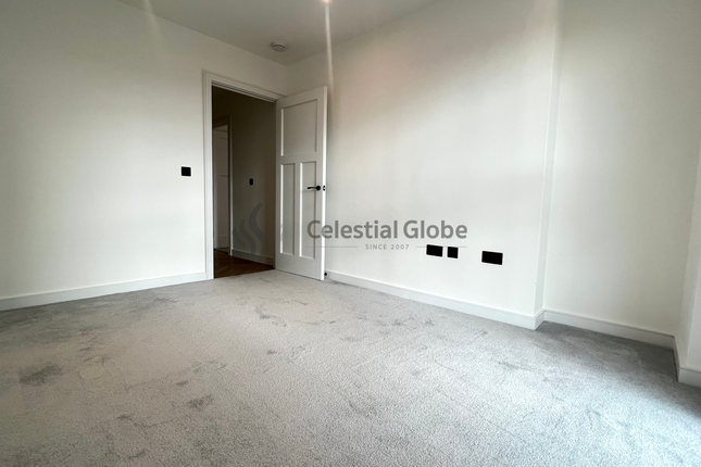 Flat to rent in Brook Street, Kingston Upon Thames