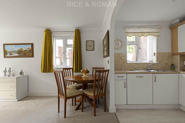 35 The Firs, Firs Close, Esher photo 4