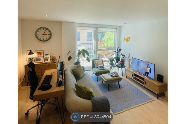 Flat, Barrett Court Dobson Walk, London photo 2