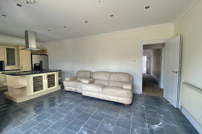 Room 7, GRAYS photo 5