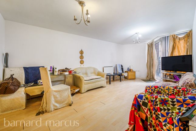 Flat 105, Berberis House, Highfield Road, Feltham photo 4