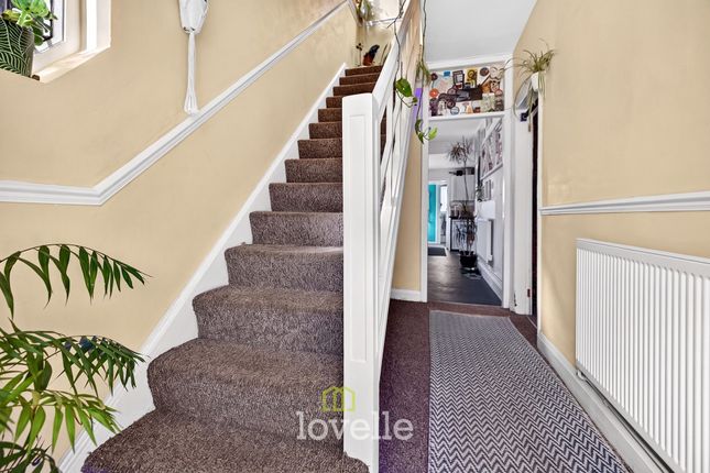 27 Stratford Avenue, Grimsby photo 4