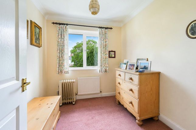 7 Pond Farm Close, Tadworth photo 3