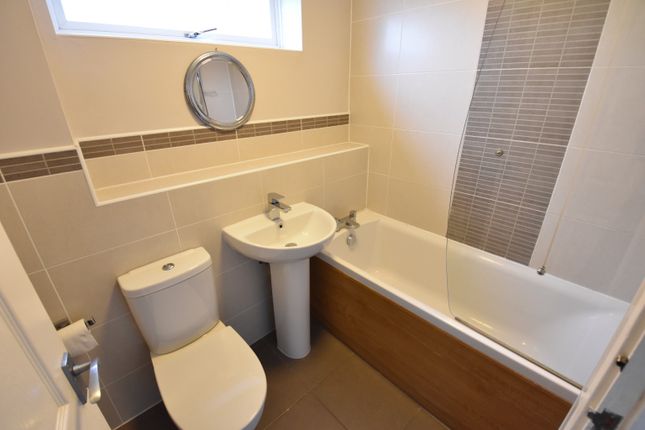 Detached house to rent in Rochford Drive, Luton, Bedfordshire