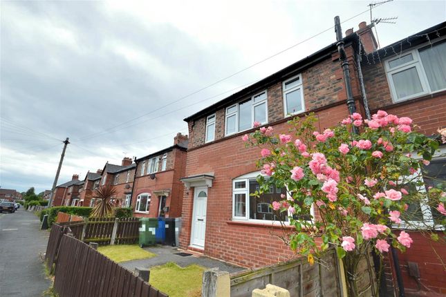 3 bed end terrace house to rent in Royton Avenue, Sale M33