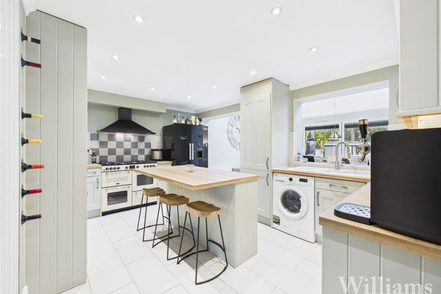 10 Dalesford Road, Aylesbury photo 2
