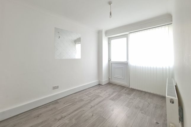 Flat 1, Stephen Lodge, 10-12, Kent Road, Southsea photo 4