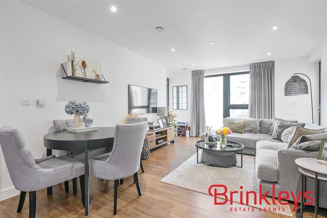 Flat for sale in Osiers Road, London