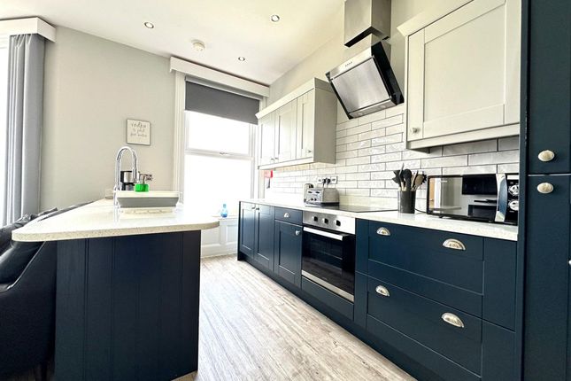 160 Castle Road, Scarborough photo 4