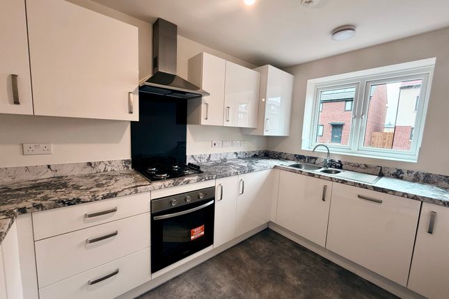 26, Heather Close, LEEDS photo 4
