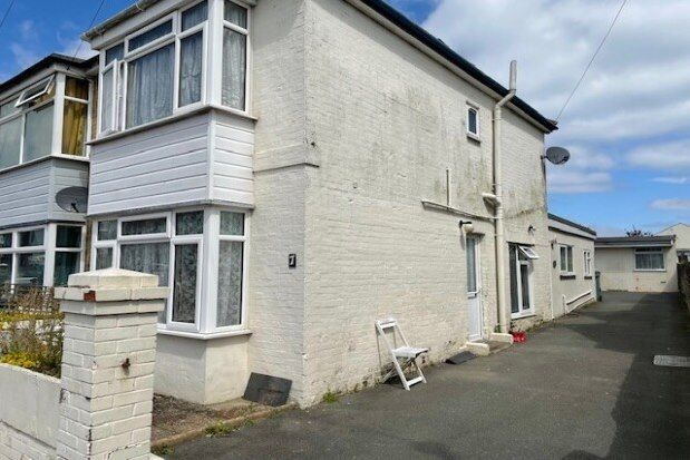 Thumbnail Flat to rent in Green Street, Ryde