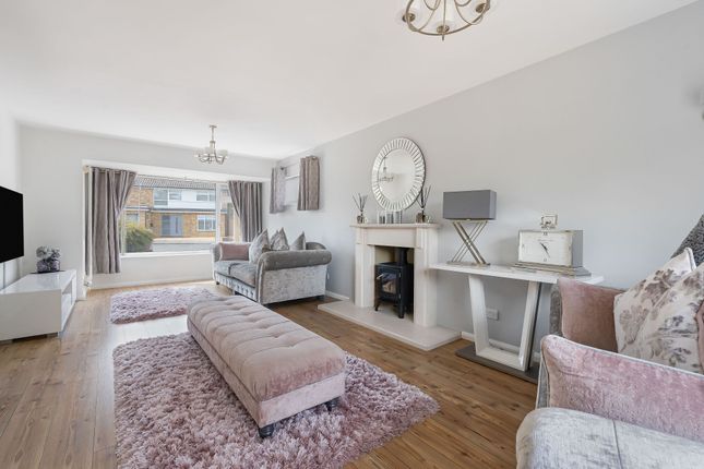 2 Wain Close, Potters Bar photo 4