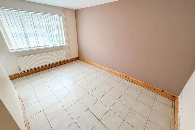 30, Helmsley Way, Corby photo 3