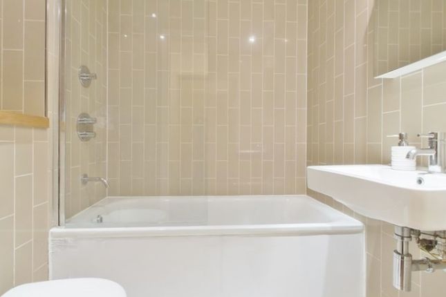 Flat 618 Cutmore, Barking photo 5