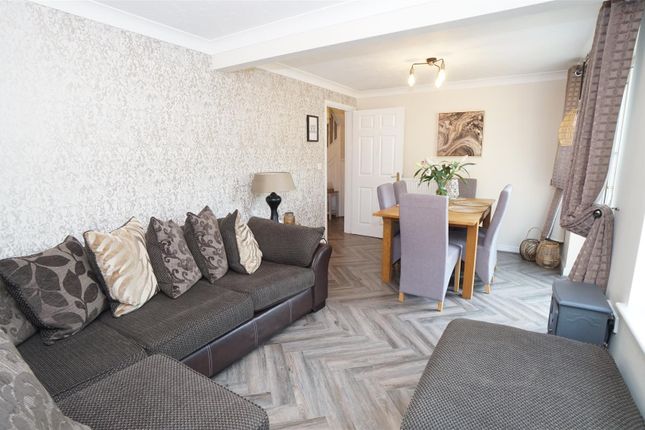 29, Rush Croft, Bradford photo 4