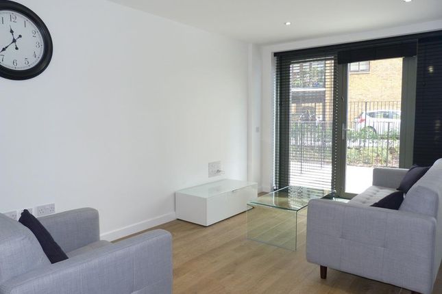 132 Ben Jonson Road, Stepney Green photo 3