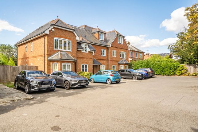 Apartment 4, Braybrook,, Finchampstead Road, Berkshire photo 3