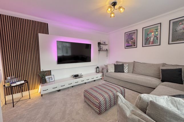 5, Walton Avenue, Seaham photo 4