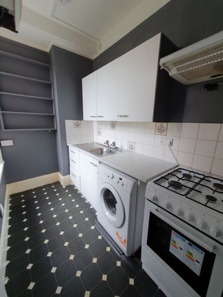 Flat to rent in Princes Terrace, Brighton