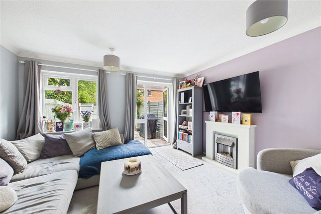 5, Arthur Close, Surrey photo 3