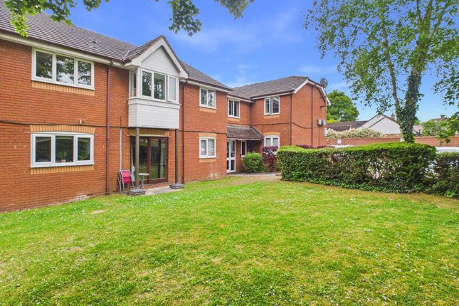 26 Cleves Court,, Firs Avenue, Berkshire photo 3