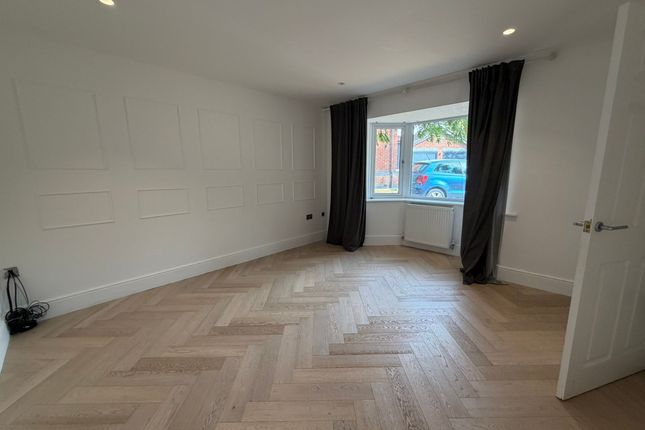 8 Valley Lane, Newark photo 3