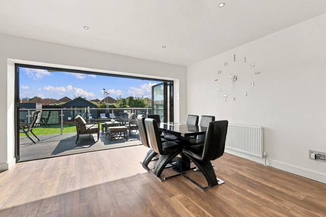 60, Manners Way, Southend-on-Sea photo 4