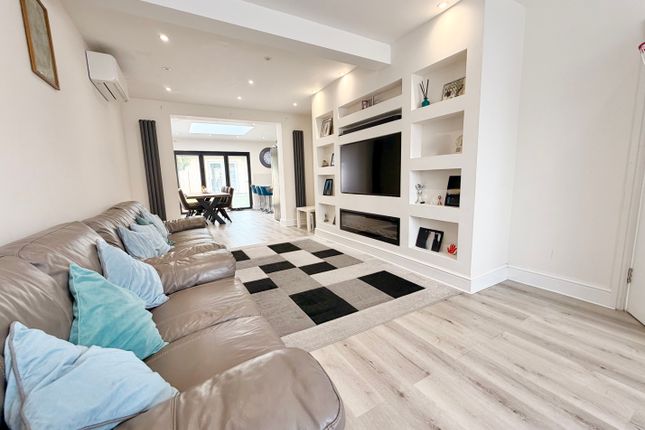 35, GRESHAM DRIVE, CHADWELL HEATH, ESSEX photo 3