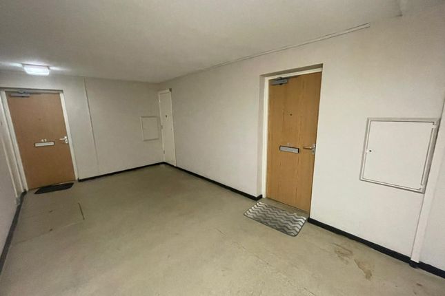 Thumbnail Flat to rent in Linchfield, High Wycombe