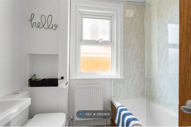 Flat  South Road, Hythe photo 4