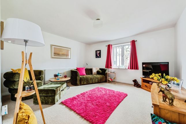 Flat 1, 36, Piernik Close, Swindon photo 3