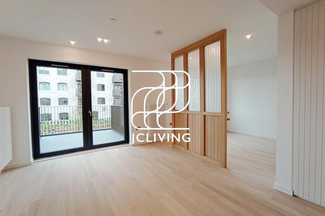 Studio flat on 1 Bradshaw Yard, Brentford, £1,850/mo