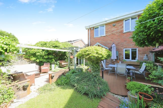 18, Speedwell Gardens, Wolverhampton photo 2