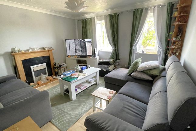 8, Niton Court, Stanford le Hope photo 2