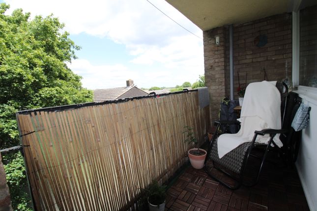 Flat for sale in Byfletts, Vange, Basildon