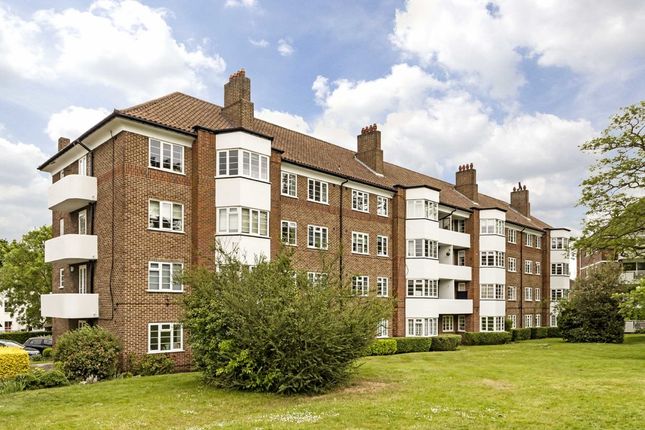 Flat for sale in Courtlands, Sheen Road, Richmond