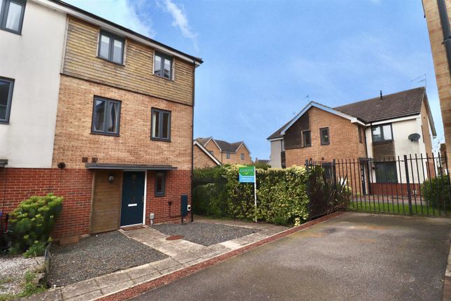 3-bed house on 5, Turner Close, Brough, £210,000