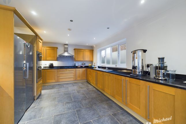 2a Wendover Way, Aylesbury photo 4