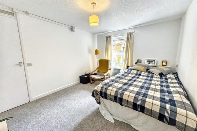 6, Cwrt Pencraig, Newport photo 3