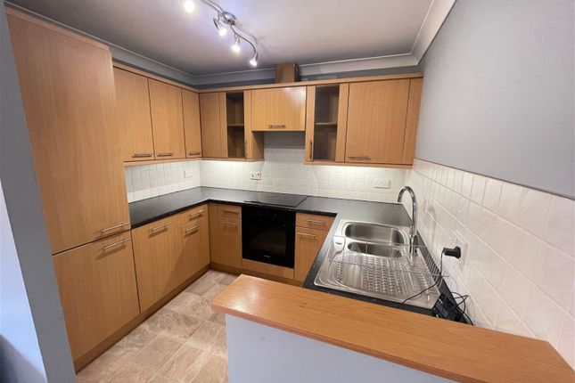 Flat for sale in Henley Park Court, High Street, Henley-In-Arden