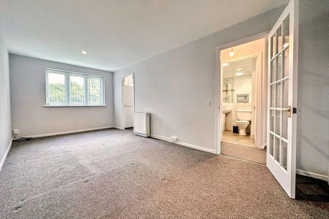 13, Cleves Court, Firs Avenue, Windsor photo 4