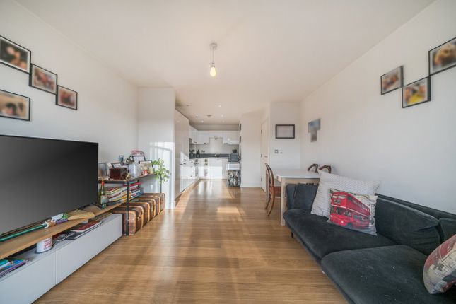 11, 3, Carney Place, London photo 4