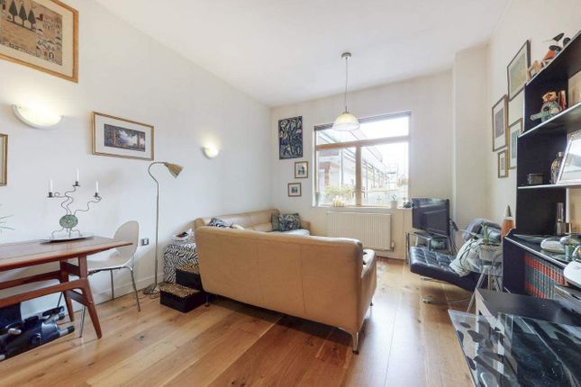 Flat for sale in Kingsgate Place, London