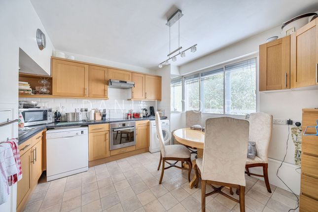Flat 81, Dryden Court Renfrew Road, London photo 3