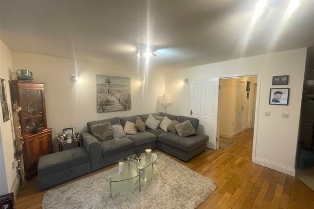 3 Stanstead Court, 106, Stanstead Road, HODDESDON photo 3