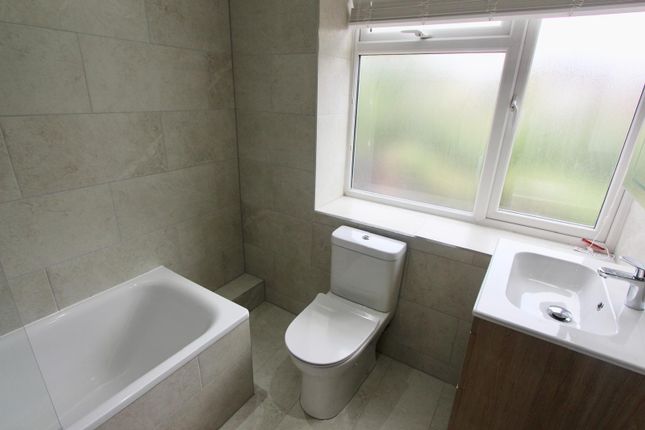 Flat 4, 2, Boxtree Road, Harrow photo 4