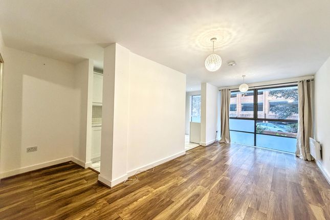 8 Avante Court The Bittoms, Kingston Upon Thames photo 3