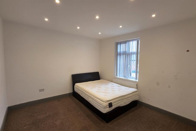 Flat 2, 17, Dane Road, Southall photo 2