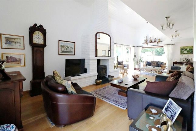 Country house for sale in Redhill Wood, New Ash Green, Longfield, Kent